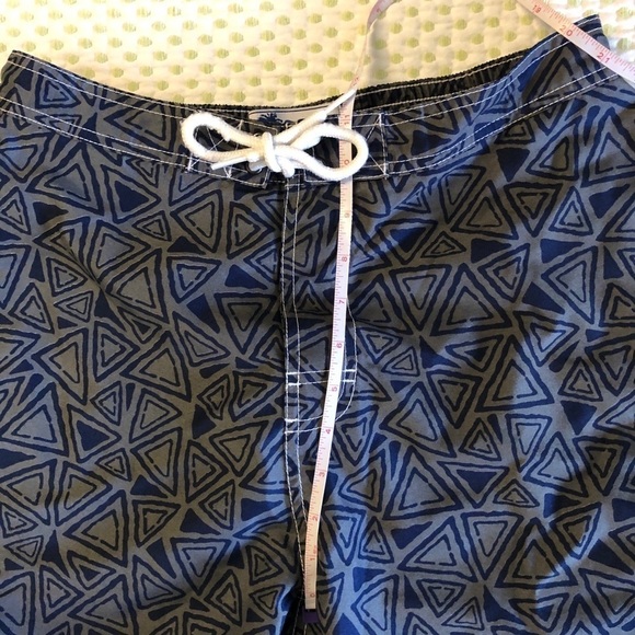 TRUNKS SURF & SWIM CO. - MENS SWIM TRUNKS SIZE M - Picture 5 of 9